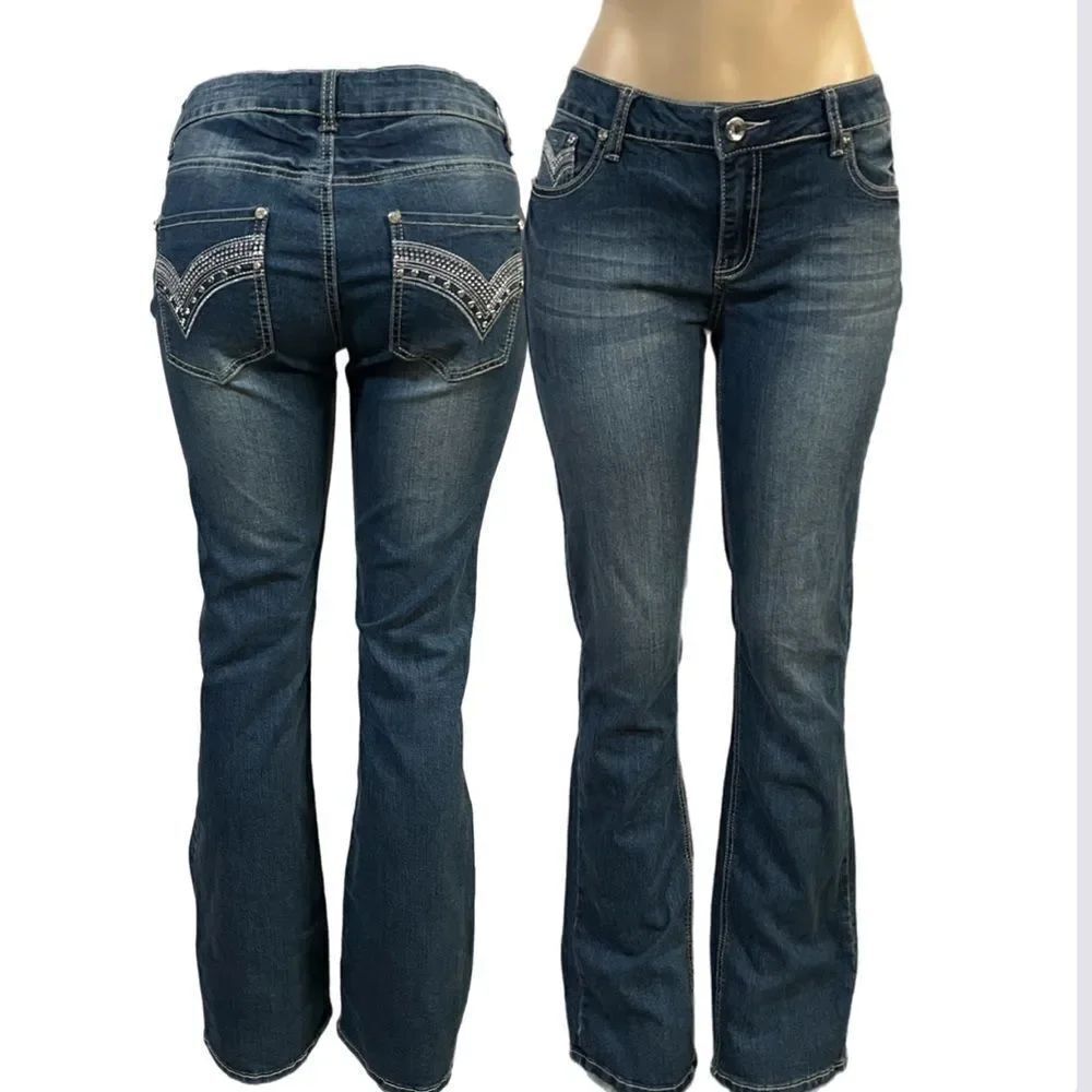 2b Bebe Rhinestone pockets Straight Leg Jeans Medium Wash Low Rise Pants NWOT 32